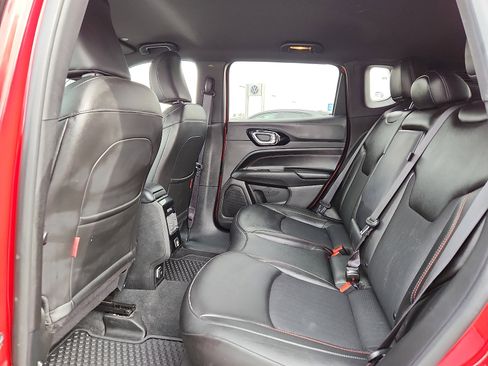 Used 2025 Jeep Compass Trailhawk AWD/4WD image 12