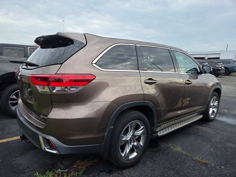 Used 2019 Toyota Highlander Limited FWD image 4