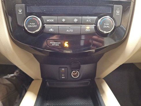 Used 2015 Nissan Rogue SV w/ SV Premium Package image 21