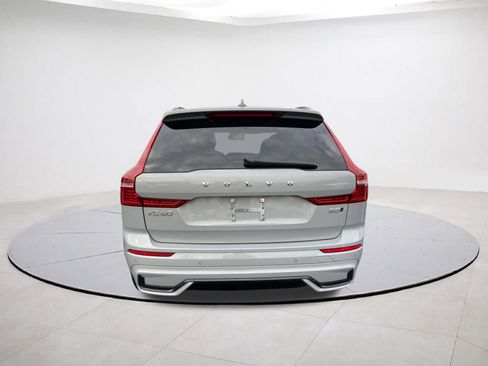 Used 2025 Volvo XC60 B5 Plus image 5