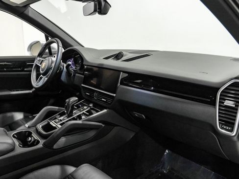 Used 2023 Porsche Cayenne image 12