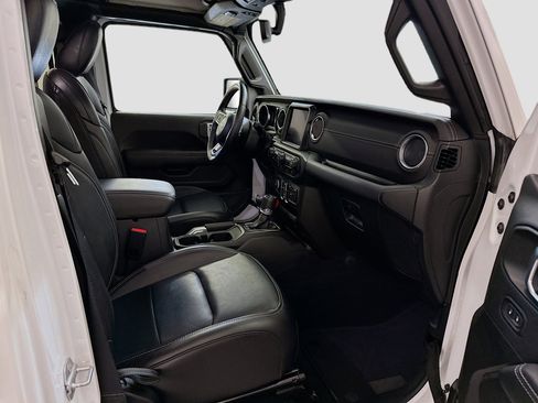 Used 2023 Jeep Wrangler Sahara w/ Cold Weather Group image 32