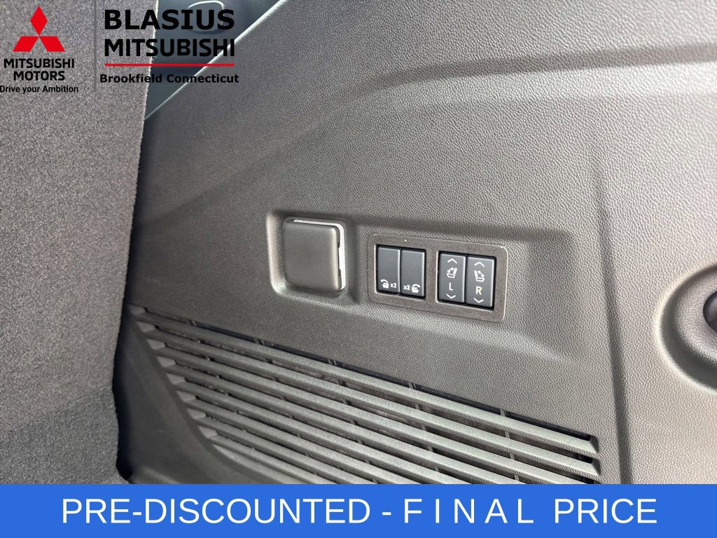 Used 2026 GMC Yukon Denali w/ Sun & Power Step Package AWD/4WD image 10