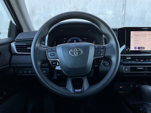 Used 2025 Toyota Camry LE image 31