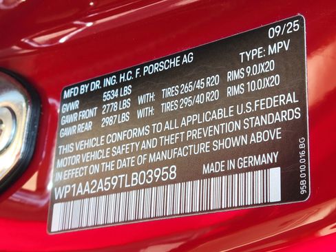 Used 2026 Porsche Macan AWD/4WD image 37