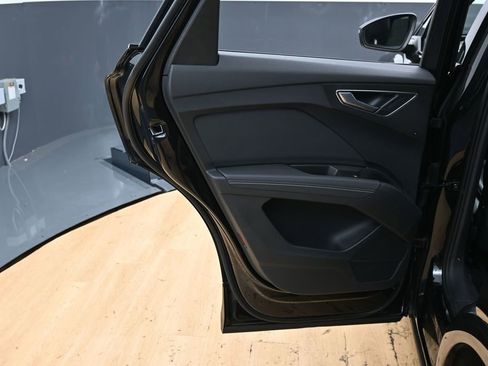 Used 2024 Audi Q4 e-tron Premium Plus w/ Premium Plus image 38