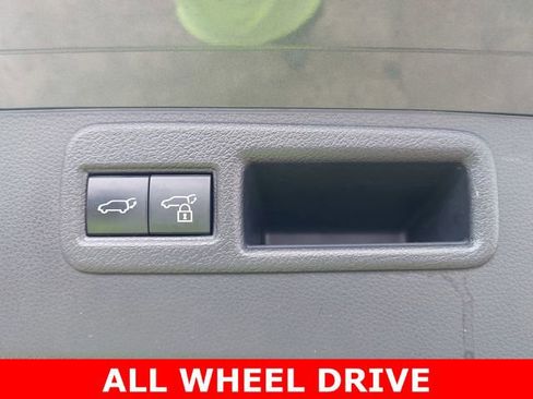 Used 2021 Toyota Venza LE image 27