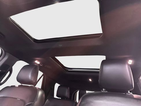 Used 2019 Ford Explorer XLT w/ Equipment Group 202A AWD/4WD image 12