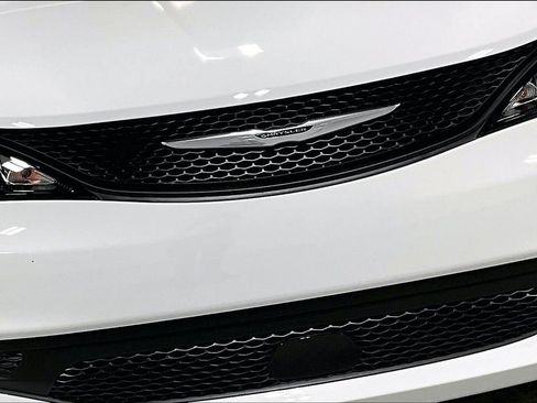 New 2026 Chrysler Voyager LX image 29