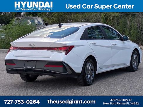 Certified 2024 Hyundai Elantra SEL FWD image 5