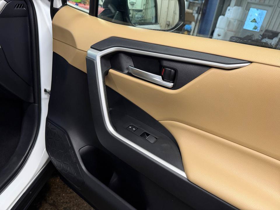Certified 2019 Toyota RAV4 XLE Premium w/ Cold Weather Package AWD/4WD image 33
