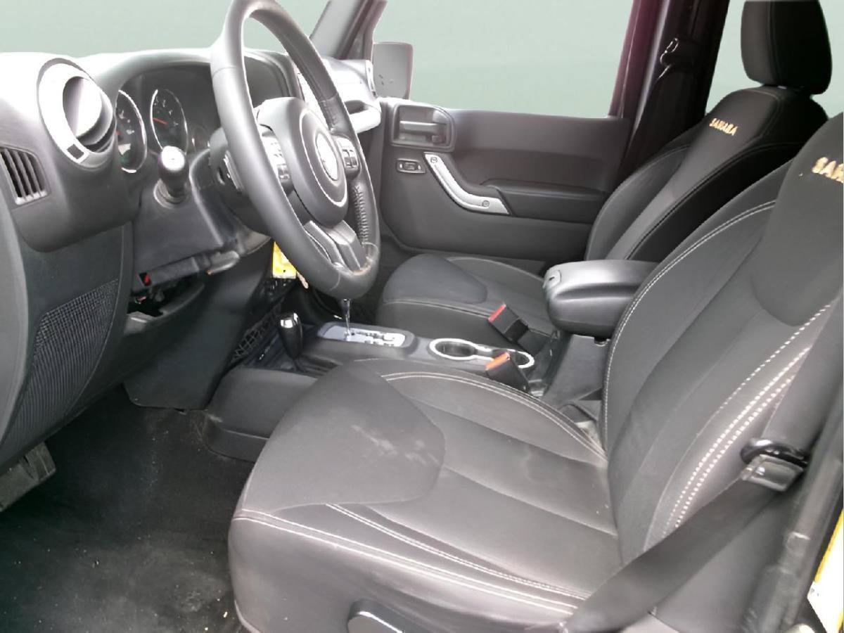 Used 2015 Jeep Wrangler Unlimited Sahara w/ Dual Top Group AWD/4WD image 13
