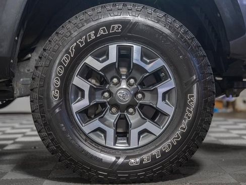 Used 2019 Toyota Tacoma TRD Off-Road image 19
