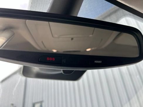 Used 2024 Chrysler Pacifica Limited FWD image 35