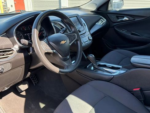 Used 2017 Chevrolet Malibu LT FWD image 11