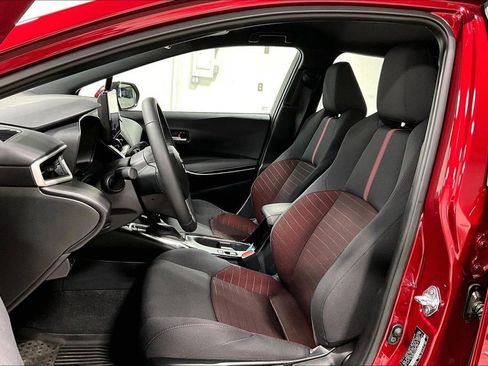 Used 2025 Toyota Corolla SE image 32