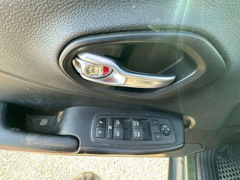 Used 2021 Jeep Cherokee Trailhawk w/ Sun, Sound & Nav Group AWD/4WD image 11