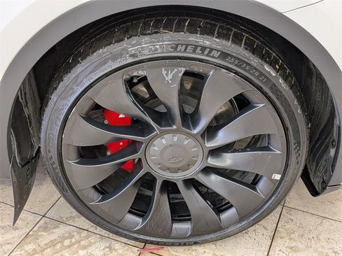Used 2022 Tesla Model Y Performance image 12