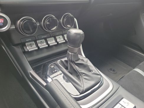 Used 2025 Toyota GR86 Premium w/ Performance Package image 20