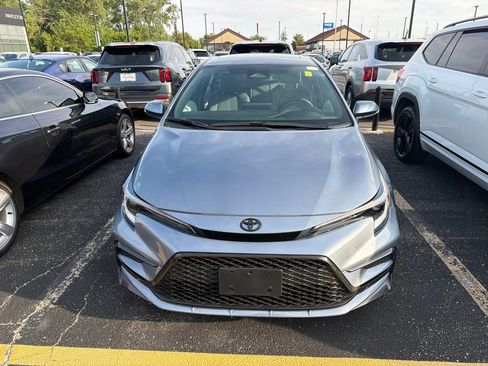 Used 2024 Toyota Corolla SE w/ SE Premium Package FWD image 2