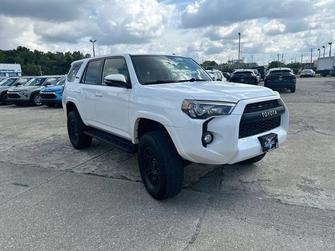Used 2017 Toyota 4Runner SR5 Premium AWD/4WD image 11