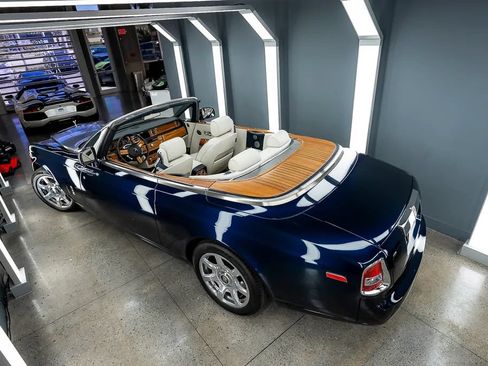 Used 2010 Rolls-Royce Phantom Drophead Coupe RWD image 12