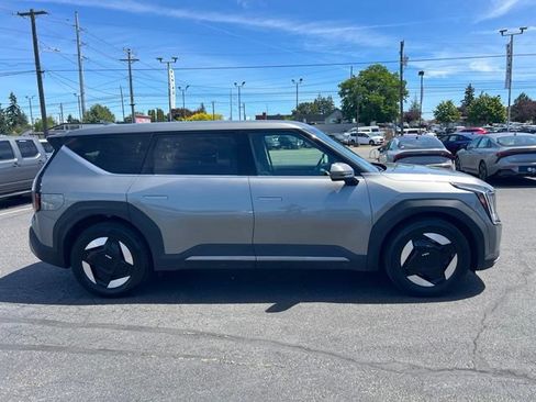 Certified 2024 Kia EV9 Light Long Range RWD image 8