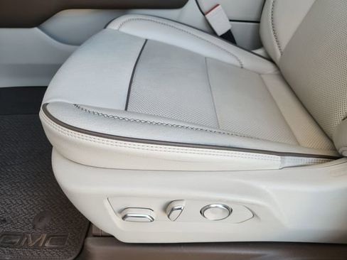 Used 2025 GMC Yukon XL Denali w/ Sun & Power Step Package image 21