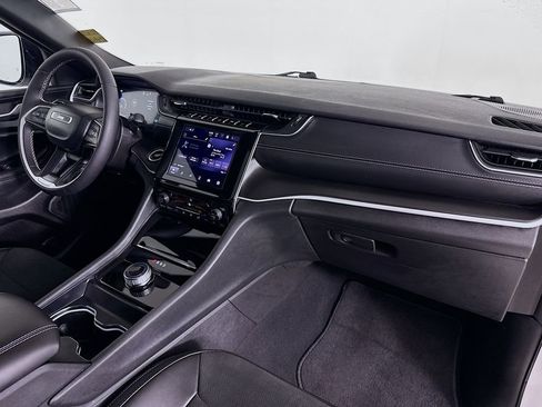 Used 2025 Jeep Grand Cherokee Altitude image 31