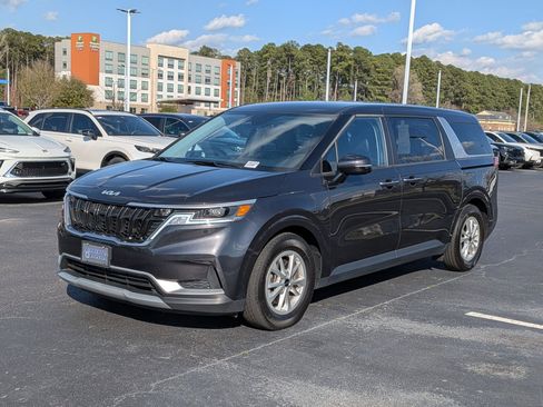 Used 2024 Kia Carnival LX image 7