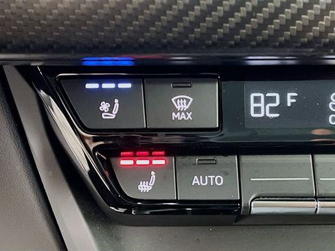 Used 2022 Audi e-tron GT Premium Plus w/ Performance Package image 21