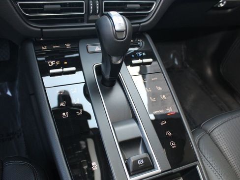 Certified 2026 Porsche Macan AWD/4WD image 17