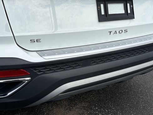 Used 2023 Volkswagen Taos SE FWD image 8