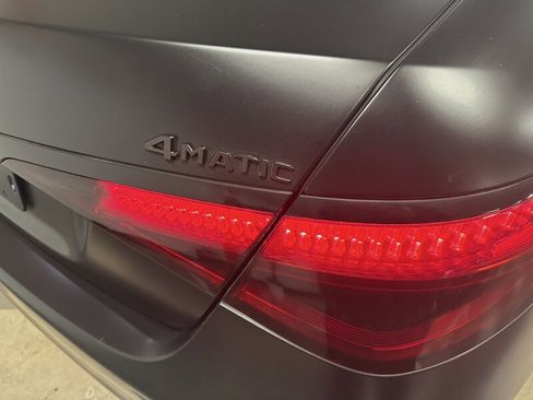 Used 2022 Mercedes-Benz S 580 4MATIC Sedan w/ AMG Line Package image 11