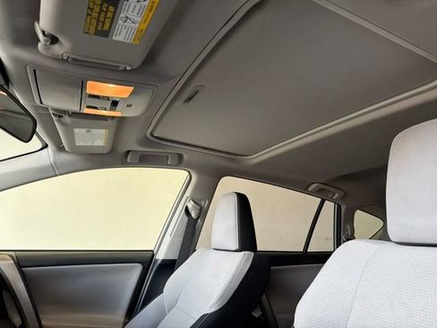 Used 2018 Toyota RAV4 XLE AWD/4WD image 14