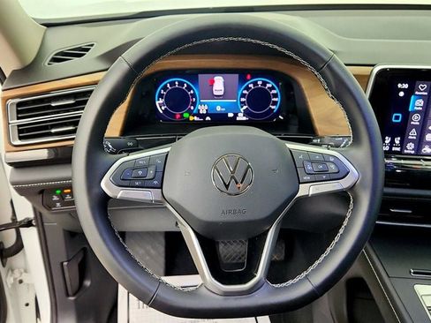 Used 2025 Volkswagen Atlas SE AWD/4WD image 13