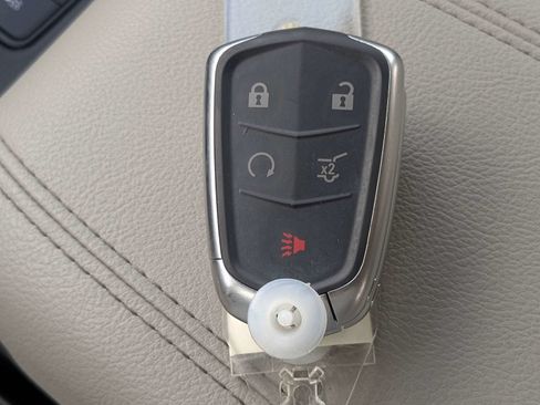 Used 2023 Cadillac XT4 Luxury w/ Cold Weather Package FWD image 34