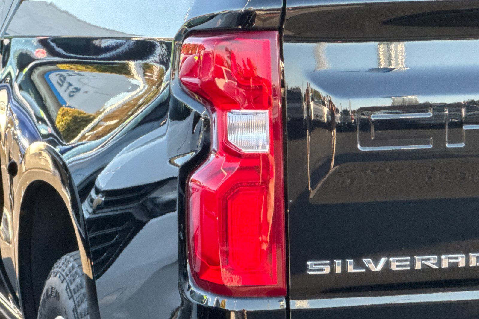 Used 2022 Chevrolet Silverado 1500 LTZ AWD/4WD image 46
