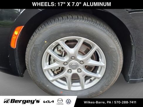 Used 2024 Chrysler Pacifica Touring-L FWD image 12
