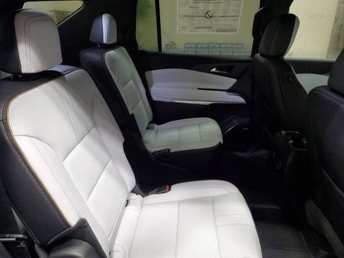 New 2026 Chevrolet Traverse High Country w/ LPO, Floor Liner Package AWD/4WD image 13