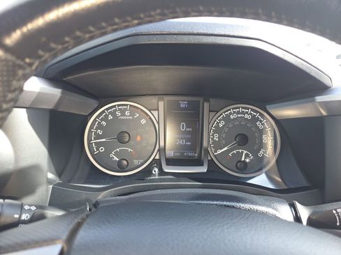 Used 2017 Toyota Tacoma SR5 w/ Tow Package AWD/4WD image 19