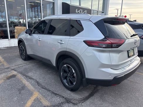 Used 2025 Nissan Rogue SV w/ SV Premium Package image 12