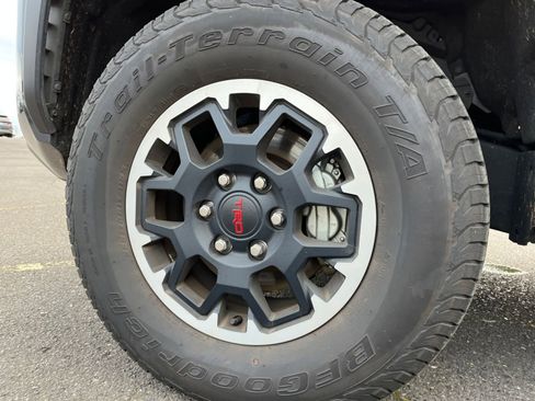 Used 2025 Toyota Tacoma TRD Off-Road image 31