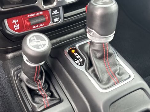 Used 2022 Jeep Wrangler Unlimited Rubicon w/ Xtreme Recon 35" Tire Package AWD/4WD image 26