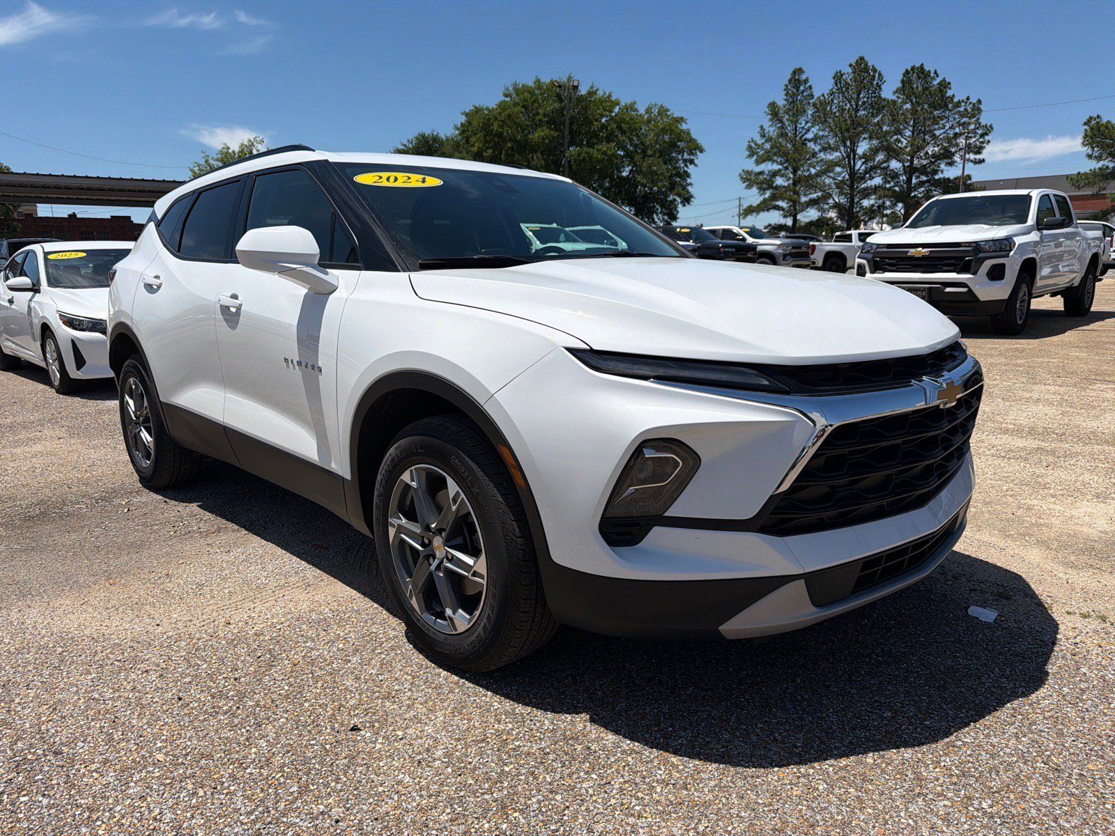 Used 2024 Chevrolet Blazer LT w/ Convenience Package FWD image 2