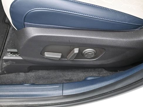 New 2025 Kia Carnival SX w/ SX Dark Edition Package FWD image 12