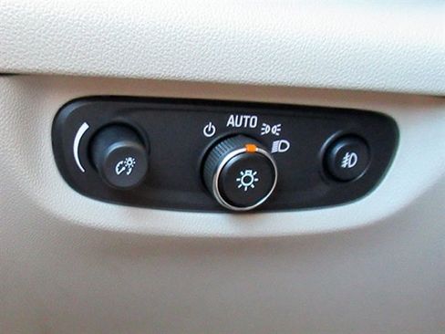 Used 2018 Buick Regal Essence w/ Driver Confidence Package #1 FWD image 30