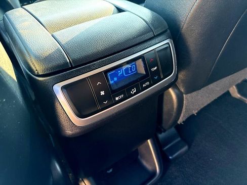 Used 2019 Toyota Highlander XLE image 34
