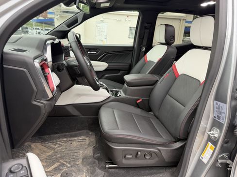 Used 2024 GMC Canyon AT4X AWD/4WD image 12