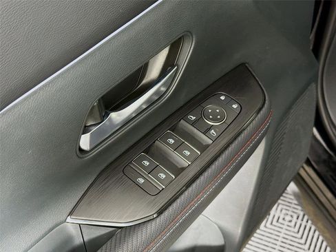 Used 2025 Nissan Kicks SR AWD/4WD image 18